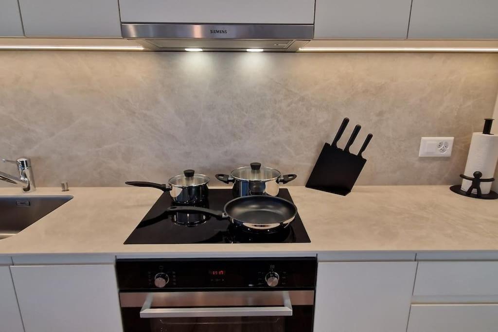 Visionary Hospitality Rothenburg, Lucerne - Premium Apartments With Free Parking, Washer, Kitchen, Terrace, 15' City エクステリア 写真