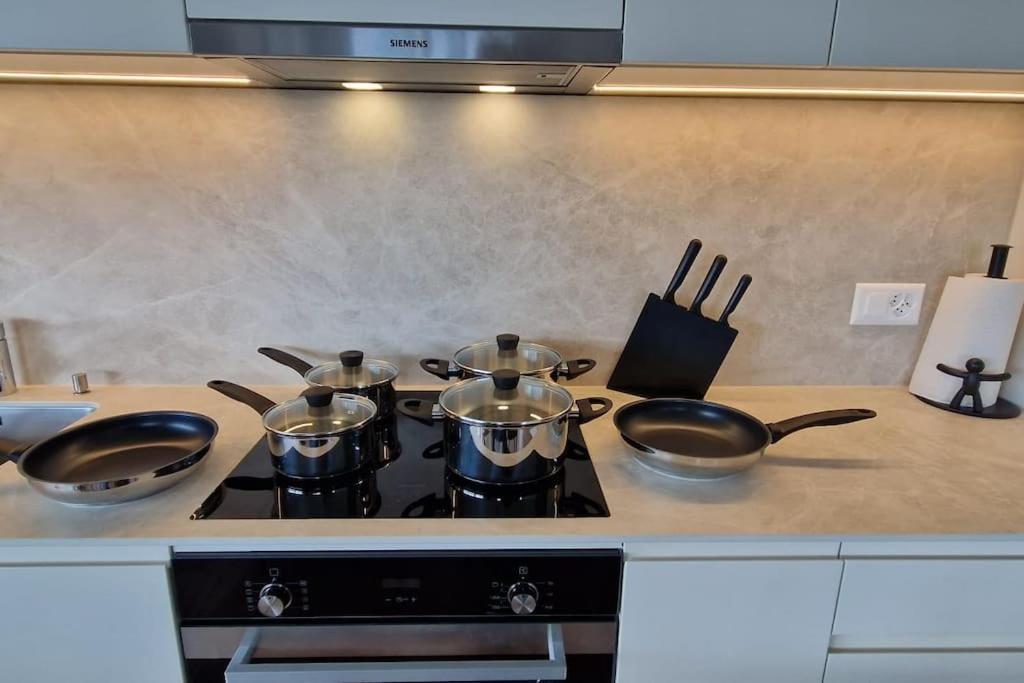 Visionary Hospitality Rothenburg, Lucerne - Premium Apartments With Free Parking, Washer, Kitchen, Terrace, 15' City エクステリア 写真
